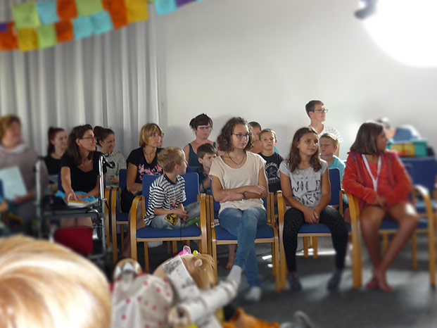 Mehrere Kinder bei einer Veranstaltung
